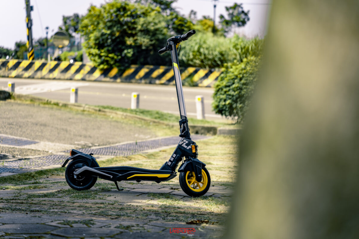 義大利 VELOCIFERO 電動滑板車適合親子兒童型的電動滑板車MAD AIR